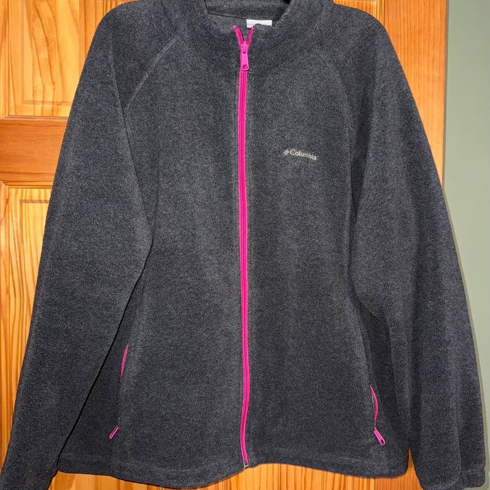 Women’s Size 2X Columbia Gray Fleece Jacket with Pink Zipper